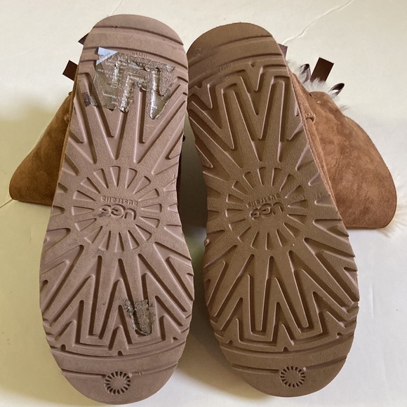 UGG Bailey Bow II chestnut boots Women’s sz 9 - Picture 5 of 5